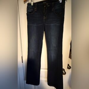 Guess size 28. Mid boot cut. Dark wash. Great condition. 5 pockets no stains